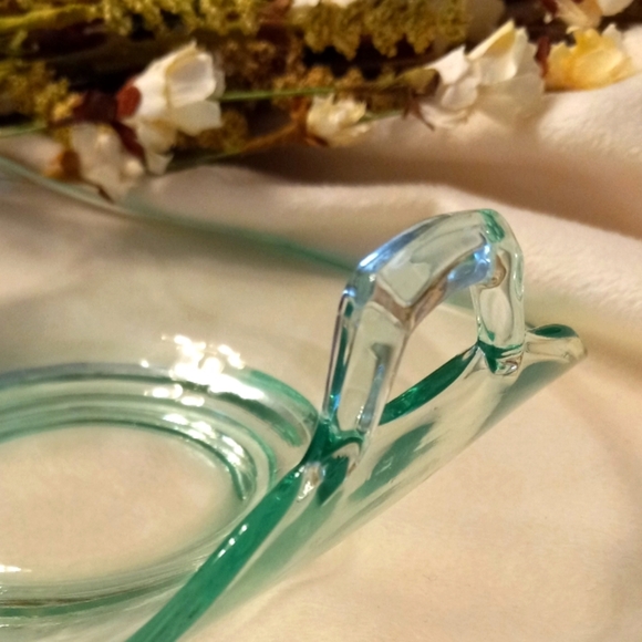 1929 Lancaster 924 Light Green Dish Octagon Shaped with Up Turned Scroll Handles - Picture 3 of 6